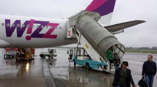 Un zbor al companiei WIZZ AIR, ANULAT la Suceava, chiar înainte de decolare! Ce decizie a luat comandantul aeronavei