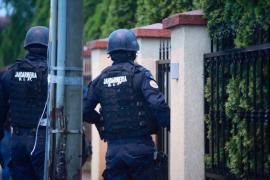 OPERAŢIUNE DE PROPORŢII în Timiș și Arad, împotriva MAFIEI diplomelor universitare! Zeci de profesori şi studenţi, luaţi pe sus de MASCAŢI