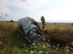 ACCIDENT CUMPLIT la ieşirea de pe Autostrada Soarelui! O persoană A MURIT. Se intervine pentru descarcerare. IMAGINI DRAMATICE