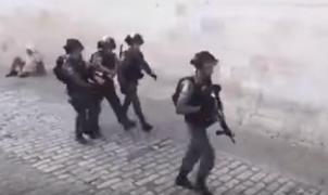 INCIDENTE violente pe Esplanada Moscheilor: Peste 100 de oameni au fost răniți în confruntări între palestinieni şi poliţie (VIDEO)