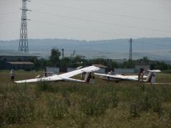 Un tânăr de 17 ani a MURIT pe aerodromul Săuleşti, în Hunedoara, după ce un planor s-a desprins de la sol