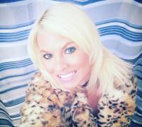 Şi-au transmis MOARTEA LIVE! PATRU tinere s-au distrat şi au băut în mașină, înainte de a se IZBI violent de un stâlp. IMAGINI terifiante