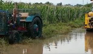 Potopul din Dobrogea a făcut PRIMA VICTIMĂ! Un bătrân de peste 70 de ani a murit, surprins de viitură. Fiul lui se luptă să supravieţuiască