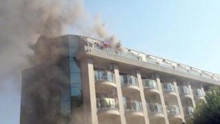 HAOS într-una dintre cele mai căutate staţiuni din Turcia! UN HOTEL A LUAT FOC, 400 de turişti au fost evacuaţi! VIDEO