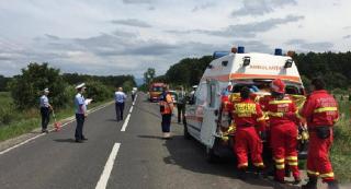 Accident GROAZNIC la Satu Mare! Patru MORŢI, printre care şi un copil de 5 ani, după ce două maşini s-au CIOCNIT frontal. Un tânăr se află în stare gravă (VIDEO)