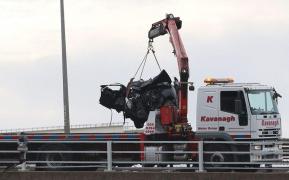 IMPACT NIMICITOR!! Un camion românesc a transformat într-un MORMAN DE FIARE un Nissan Qasqai, după ce a greşit drumul. Doi oameni se zbat între viaţă şi moarte