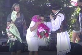 VIDEO Apariţie NĂUCITOARE a lui Cristian Pomohaci, la două zile după ce a fost exclus din Biserică! Ce au făcut oamenii când l-au văzut pe scenă pe fostul preot