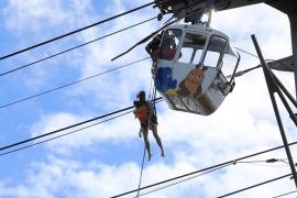 IMAGINI DRAMATICE! 100 de oameni, inclusiv copii, au rămas BLOCAȚI într-o telecabină la Koln, deasupra fluviului Rin