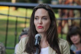 Angelina Jolie, reacţie la acuzaţiile privind cruzime faţă de copiii din Cambogia: "Sunt supărată că un exerciţiu simulat de improvizaţie a fost descris în presă ca şi cum ar fi fost un scenariu real"
