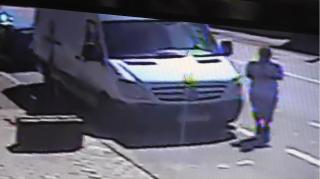 Un agent comercial din Arad a fost jefuit, în plină zi, pe stradă. Hoţii au fugit cu banii în câteva secunde