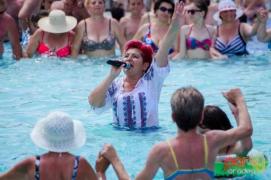 Se întâmplă în România! Hora din piscina de la Băile Felix a cucerit Internetul. VIDEO VIRAL