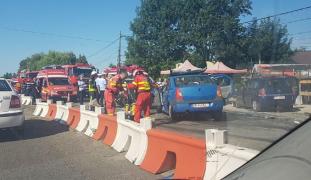 Grav accident în Ciolpani! Două maşini, în care se aflau doi copii şi trei adulţi, s-au ciocnit. O persoană a murit
