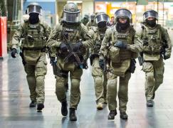 GRĂDINIȚĂ EVACUATĂ de URGENȚĂ, după ce un copil a adus în clasă O BOMBĂ! Băiatul habar n-avea ce e și a pus-o pe ETAJERĂ