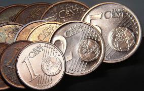 CURS VALUTAR: Euro se menţine aproape de 4,59 lei, pentru a treia zi consecutivă