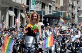 Homosexualii îşi dau întâlnire în centrul Londrei! Zece mii de oameni urmează să participe azi, la parada Gay Pride