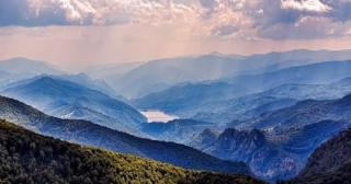 Un bărbat s-a înecat în PARADISUL din Valea lui Iovan. Lacul, de o frumusețe EXTRAORDINARĂ, are o LEGENDĂ FABULOASĂ