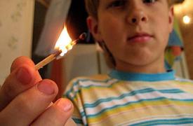 Copilul de 5 ani care s-a jucat cu focul în căpița cu fân, a murit la spital. Avea arsuri de gradul 3 și 4, pe 95% din suprafața corpului