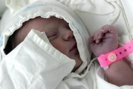 Peste 1.200 de cereri pe ajutorul pentru nou-născuţi de la Primăria Capitalei, depuse într-o singură lună