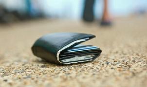 GEST lăudabil! Un copil de 14 ani a predat Poliţiei o borsetă cu 5.500 de lei, pe care o găsise pe o şosea