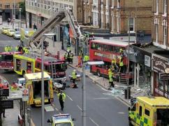 ALERTĂ la Londra, după ce un autobuz double-decker a intrat într-o clădire! Sunt mai mulţi pasageri răniţi, traficul este blocat (VIDEO)