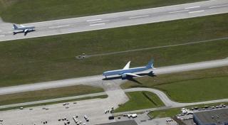 Un avion care plecase de la Bacău spre Milano, cu 130 de călători la bord, a aterizat DE URGENŢĂ la Otopeni! Aeronava abia fusese verificată