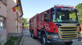 INCENDIU la un centru de plasament din Piatra Neamţ. Peste 30 de copiii au fost evacuaţi de urgenţă