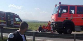 UN MORT şi trei răniţi într-un accident CUMPLIT, la Periş, în Mureş. Un copil e în stare gravă, după ce două maşini s-au ciocnit frontal