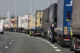 Temperaturile EXTREME aduc restricţii pe şosele, pentru camioanele de peste 30 de tone, în judeţele Dolj şi Mehedinţi!