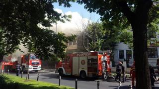 INCENDIU puternic  la o vilă din cartierul Primăverii din Capitală!