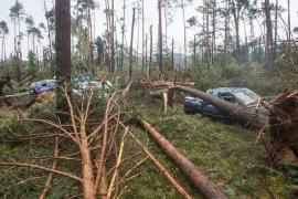 Furtunile VIOLENTE care vin spre ROMÂNIA din vest au omorât patru oameni şi au rănit alte 36 de persoane