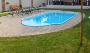 Un copil de trei ani a căzut în piscina din curtea casei, la Titu. A fost chemat elicopterul SMURD