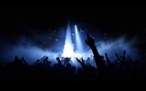 Cea mai tare PETRECERE ever! Peste 50 de polițiști și un elicopter au fost trimiși pentru a opri cheful monstru declanșat de 500 de oameni (FOTO)