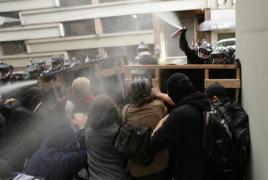 A doua zi de proteste violente în SUA. Confruntări în Seattle, la două manifestații pro și anti-Trump. Marș tensionat și la New York