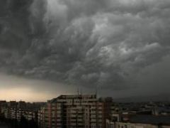 NOI ALERTE METEO! Cod galben de FURTUNI, PLOI TORENŢIALE şi GRINDINĂ în următoarele ore. Ce zone sunt afectate