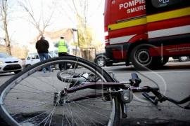 Biciclist RĂNIT GRAV în Bistrița-Năsăud, după ce a fost lovit de o mașină care venea din spate