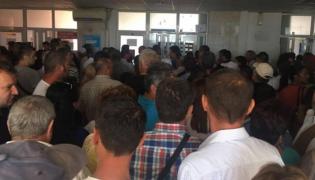 De ce se creează cozi interminabile la sediul de eliberare a paşapoartelor? Explicaţiile aşteptate de toată lumea!