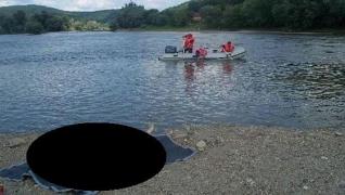 Cadavrul în descompunere, găsit aseară în apa râului Târnava Mică, aparține unei femei date în urmărire națională