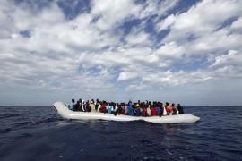 Misiuni dramatice în Mediterană. 600 de migranţi, dintre care şi COPII, salvaţi în ultima clipă de la înec într-o singură zi