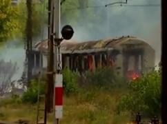 INCENDIU VIOLENT lângă Gara de Nord din Capitală! Ard mai multe vagoane