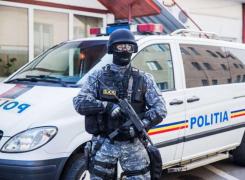 Doi bărbaţi au fost prinşi în FLAGRANT în timp ce vindeau COCAINĂ în MAMAIA