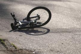 O fetiţă de 12 ani care se plimba cu bicicleta a murit după ce a fost lovită de o maşină la Făurei