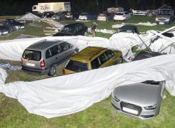 O româncă de 19 ani e printre victimele furtunii care a făcut ravagii la un festival, în Austria. Sunt 2 morți și 50 de răniți