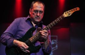 Doliu în lumea muzicii! A murit celebrul chitarist de jazz Chuck Loeb. Avea 61 de ani