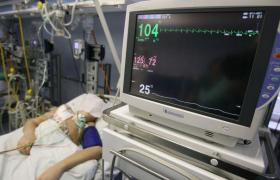 Polițist dus ÎN COMĂ la spital, după o hemoragie puternică! Abia îşi depusese dosarul de pensionare. Colegii bărbatului fac ACUZAŢII ŞOCANTE