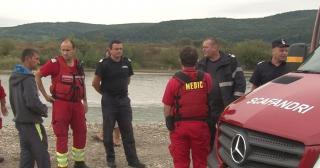 TRAGEDIE la Bacău! Doi tineri AU MURIT ÎNECAŢI în Siret, sub ochii prietenilor lor! | FOTO