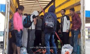 Descoperire uluitoare la Nădlac! Peste 40 de migranţi au vrut să fugă din România ascunși într-un TIR