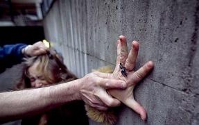 REVOLTĂTOR! O adolescentă de 17 ani a fost agresată în tren! Când a cerut ajutor, a căzut VICTIMĂ unui alt bărbat!