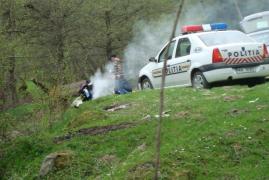 TRAGEDIE în Braşov! BĂUT şi FĂRĂ PERMIS, un tată a trecut cu maşina peste fetiţa de nici un an, aflată pe o pătură, la iarbă verde. Micuţa A MURIT PE LOC