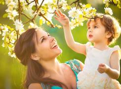 Veşti bune pentru mame! Guvernul vrea să le ofere dreptul de a ieşi la pensie mai repede