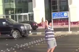 VIDEO. A dansat în mijlocul străzii într-un oraş saudit şi a ajuns în AREST! Ce urmează să se întâmple cu tânărul